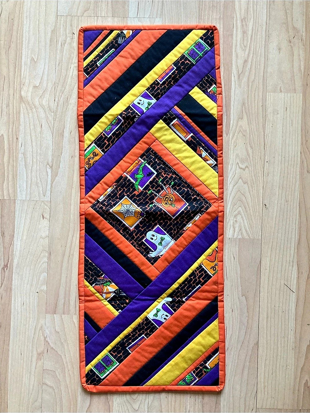 Handmade 15 Halloween Table Runner 26โ x 10โ ghosts bats pumpkins